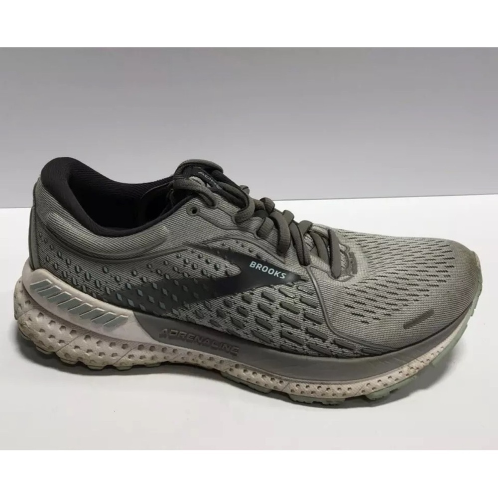 Brooks Women’s Adrenaline GTS 21 Running Shoes Gray, Size 7.5 M.